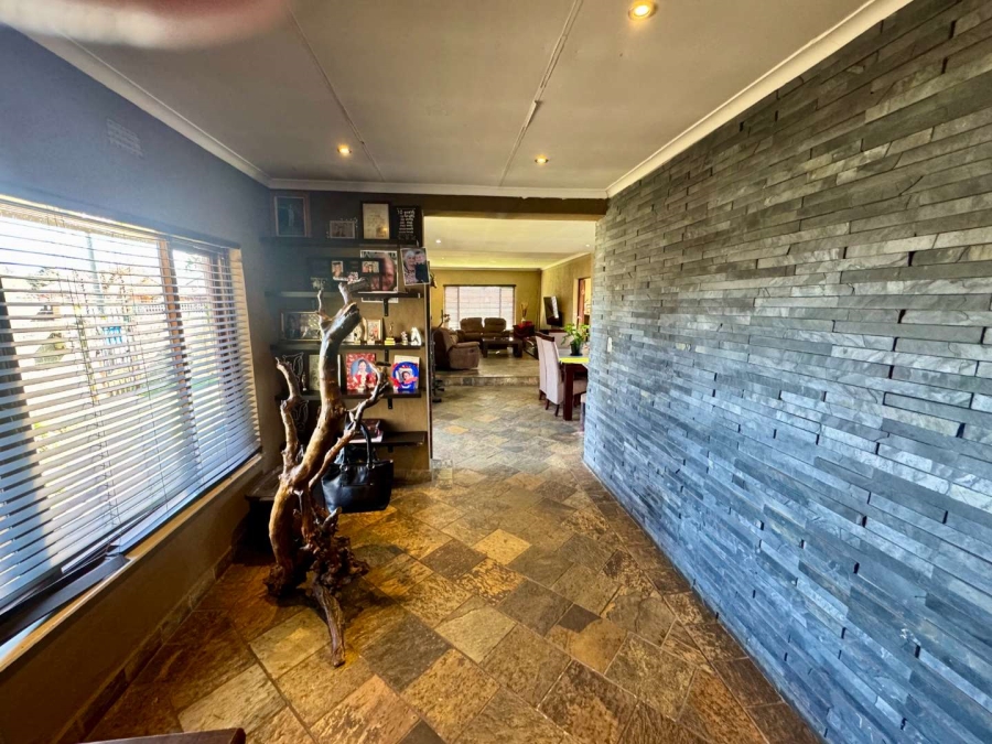 3 Bedroom Property for Sale in Brackendowns Gauteng