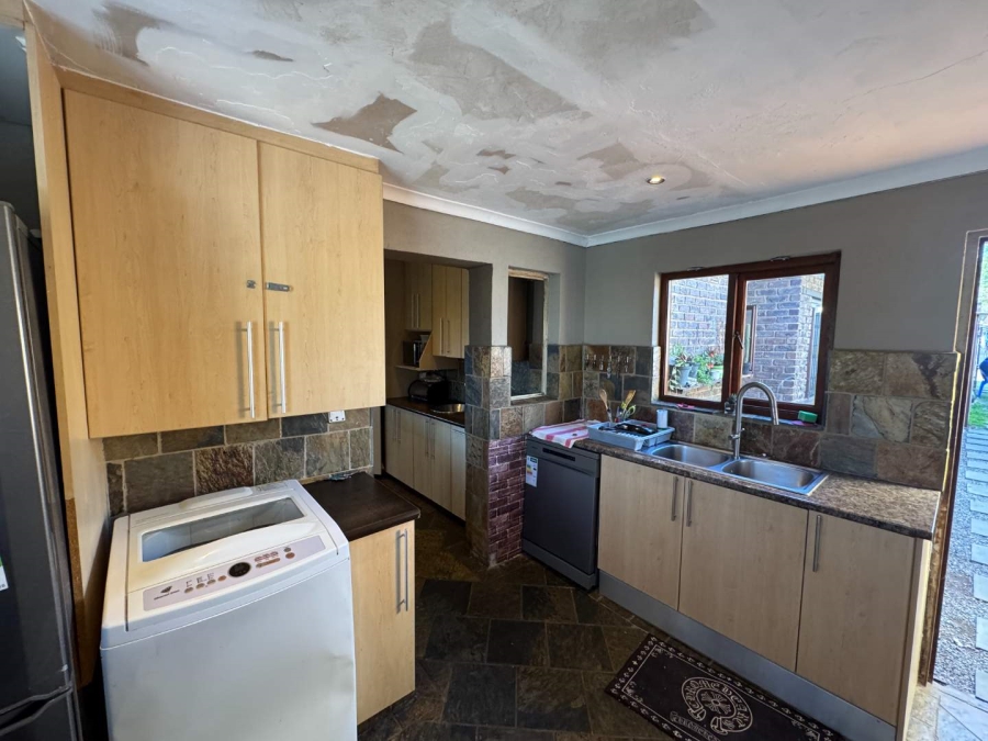 3 Bedroom Property for Sale in Brackendowns Gauteng