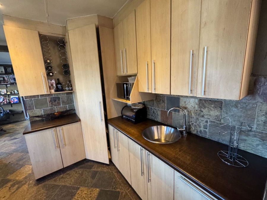 3 Bedroom Property for Sale in Brackendowns Gauteng