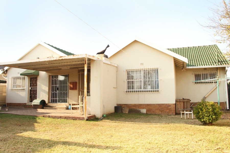 4 Bedroom Property for Sale in Brackendowns Ext 2 Gauteng