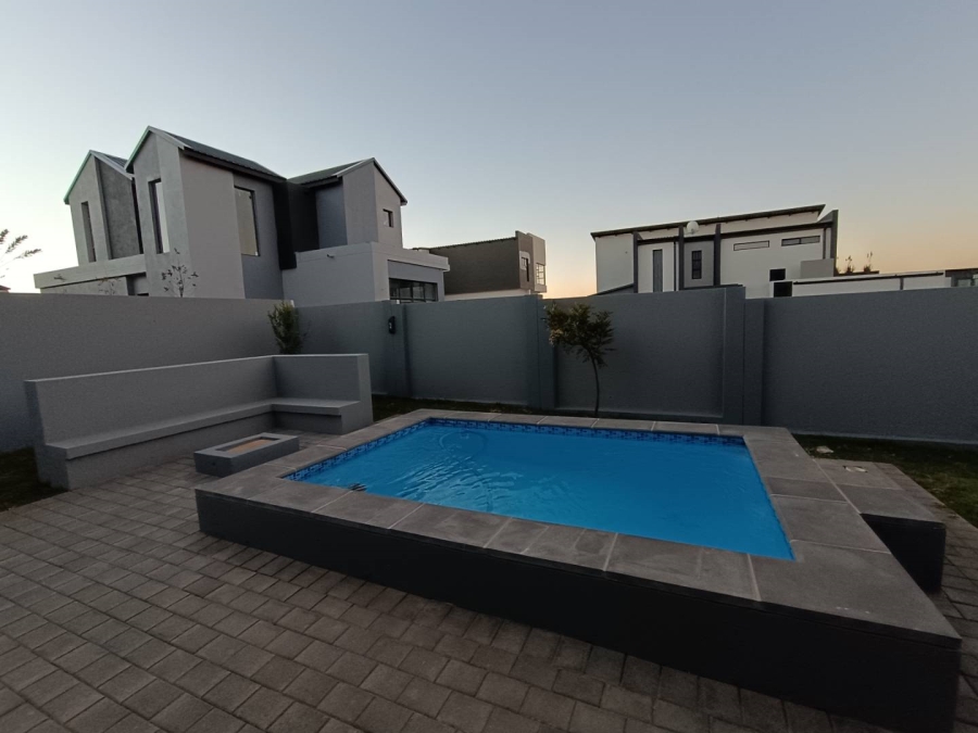 4 Bedroom Property for Sale in Midstream Estate Gauteng