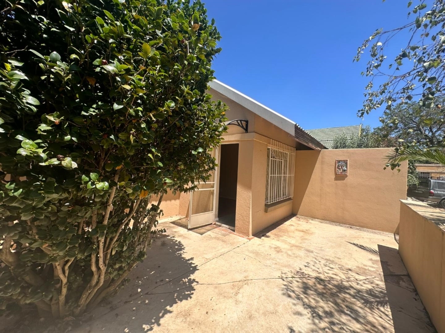 To Let 1 Bedroom Property for Rent in Florida Park Gauteng