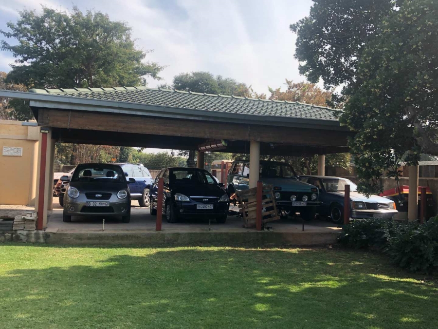 To Let 1 Bedroom Property for Rent in Florida Park Gauteng
