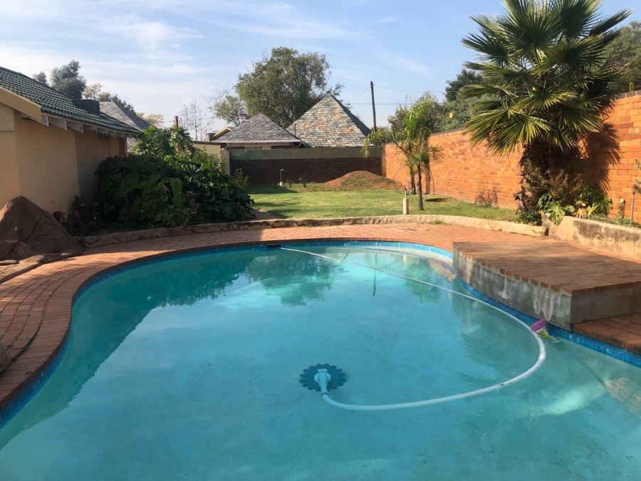 To Let 1 Bedroom Property for Rent in Florida Park Gauteng