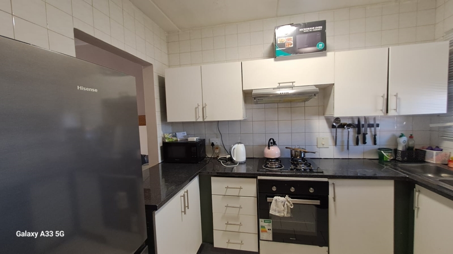2 Bedroom Property for Sale in Buccleuch Gauteng