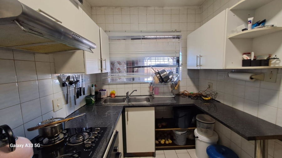 2 Bedroom Property for Sale in Buccleuch Gauteng