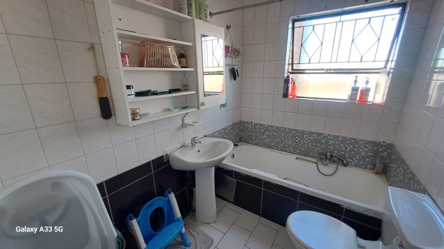 2 Bedroom Property for Sale in Buccleuch Gauteng