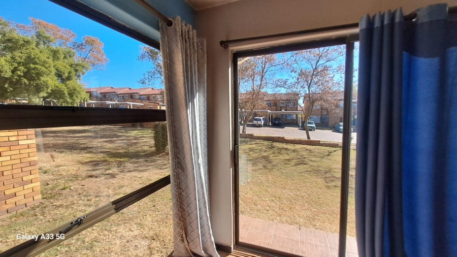 2 Bedroom Property for Sale in Buccleuch Gauteng