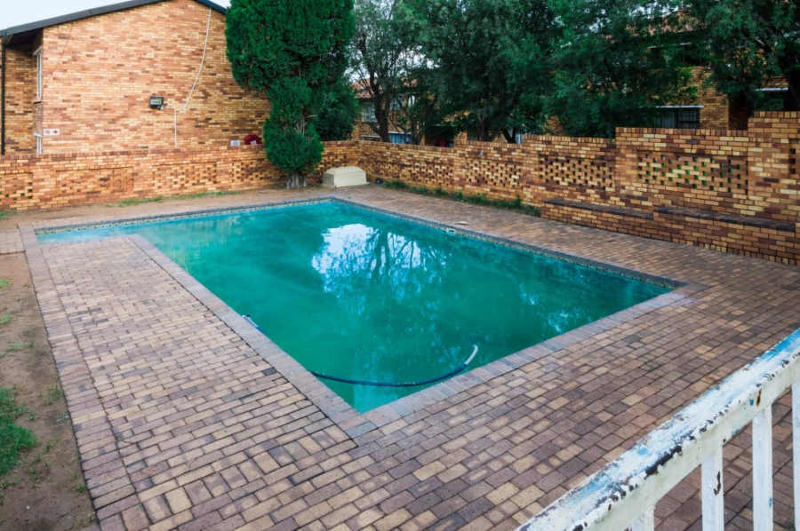 2 Bedroom Property for Sale in Buccleuch Gauteng