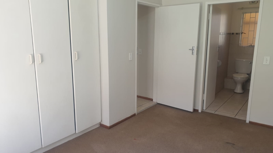 2 Bedroom Property for Sale in Sundowner Gauteng