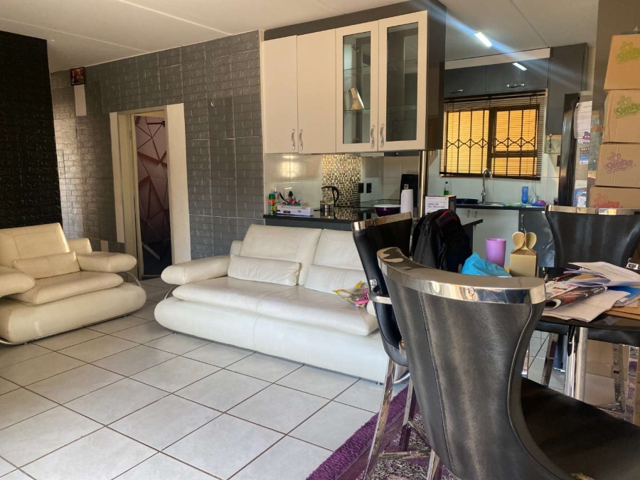 To Let 3 Bedroom Property for Rent in Groblerpark Gauteng