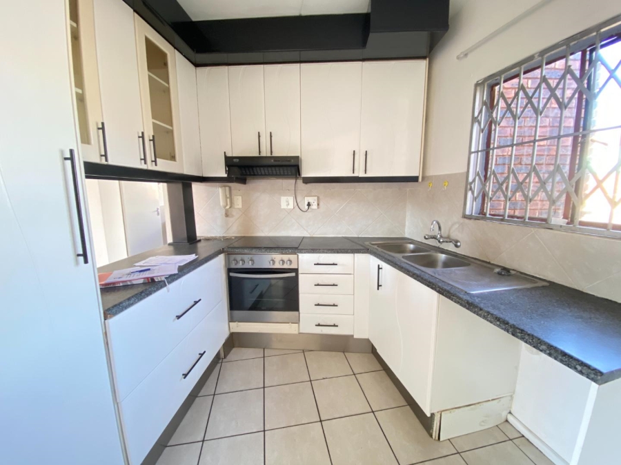 3 Bedroom Property for Sale in Mondeor Gauteng
