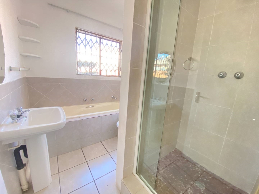 3 Bedroom Property for Sale in Mondeor Gauteng