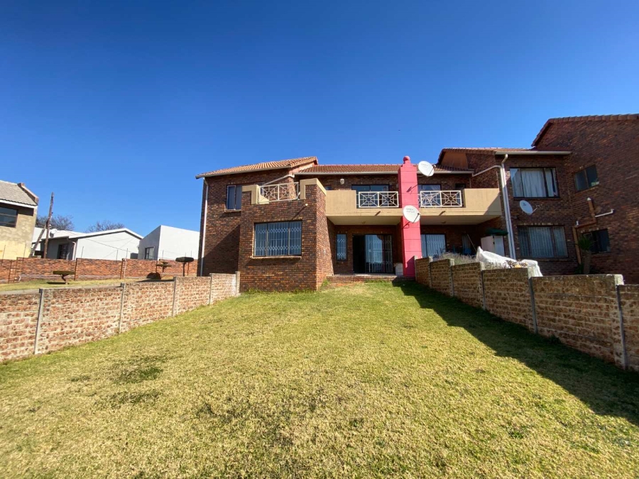 3 Bedroom Property for Sale in Mondeor Gauteng