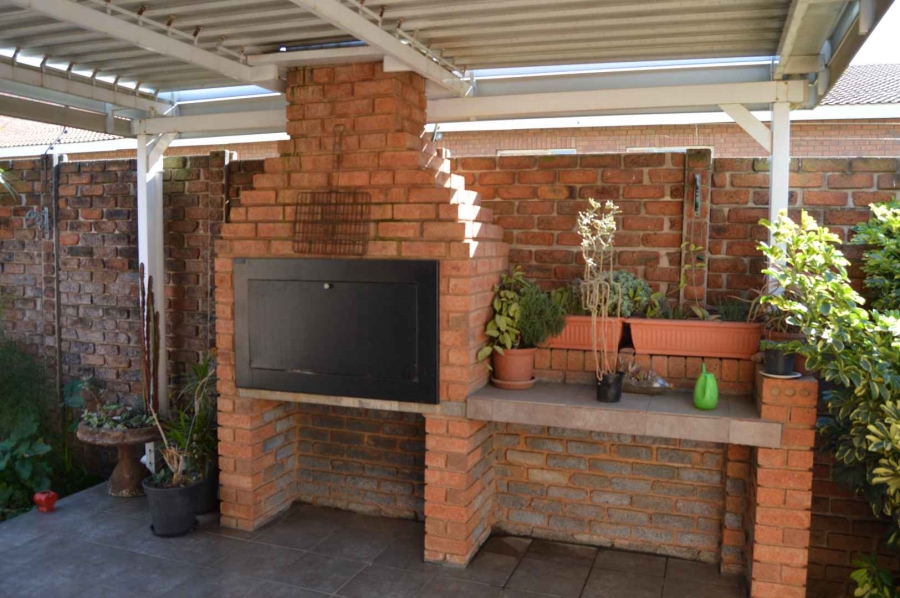 3 Bedroom Property for Sale in New Market Gauteng