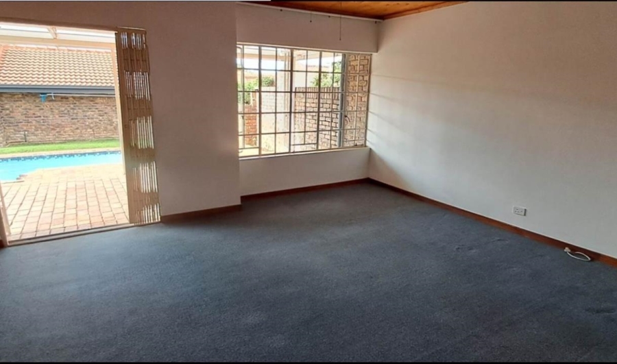 3 Bedroom Property for Sale in Die Wilgers Gauteng