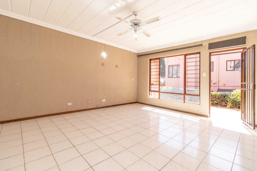To Let 2 Bedroom Property for Rent in Little Falls Gauteng