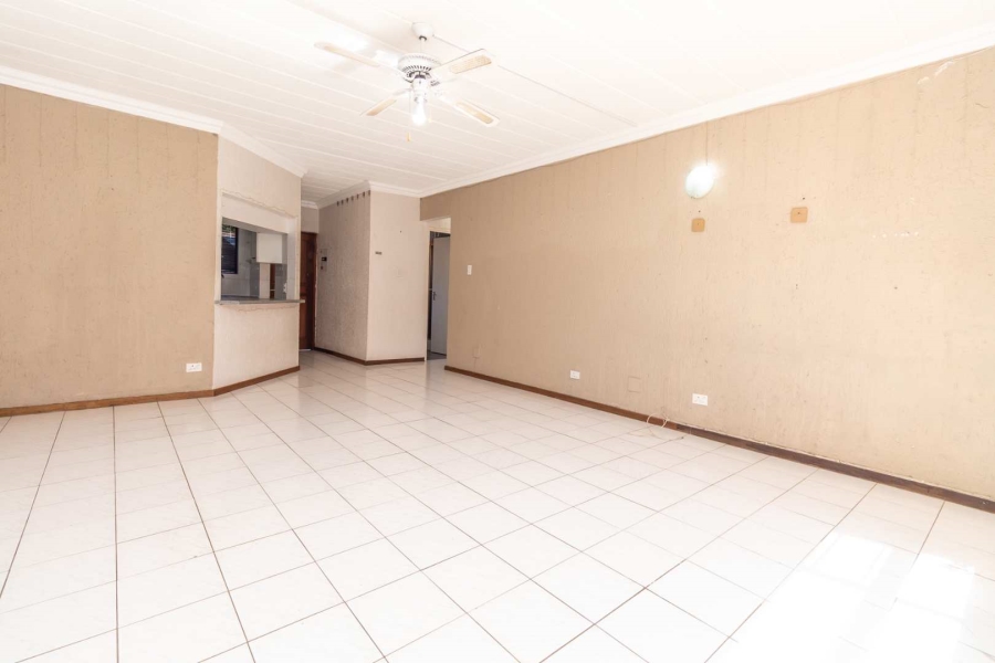 To Let 2 Bedroom Property for Rent in Little Falls Gauteng
