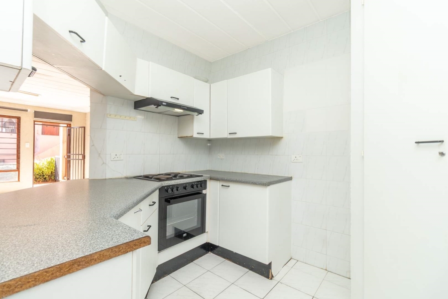 To Let 2 Bedroom Property for Rent in Little Falls Gauteng