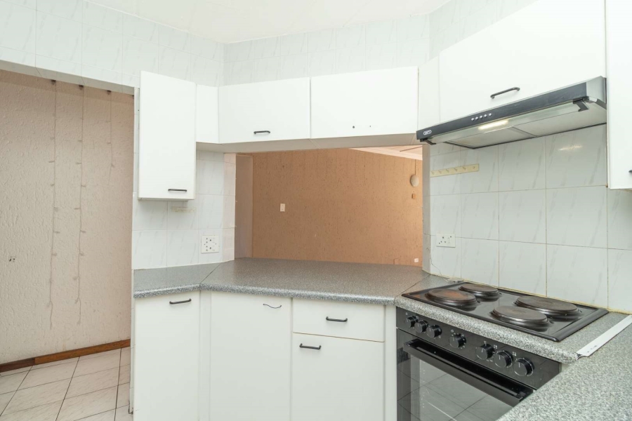 To Let 2 Bedroom Property for Rent in Little Falls Gauteng