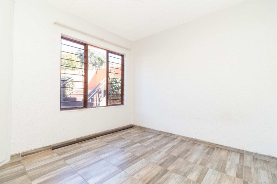 To Let 2 Bedroom Property for Rent in Little Falls Gauteng