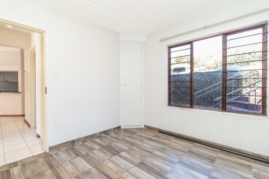 To Let 2 Bedroom Property for Rent in Little Falls Gauteng