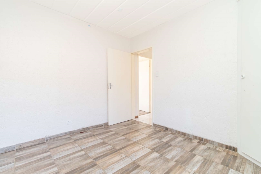 To Let 2 Bedroom Property for Rent in Little Falls Gauteng