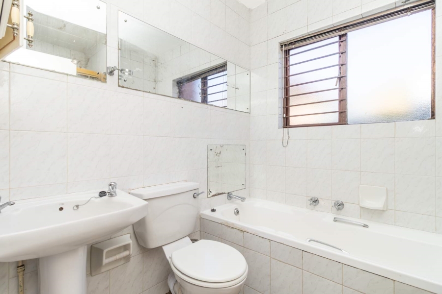 To Let 2 Bedroom Property for Rent in Little Falls Gauteng