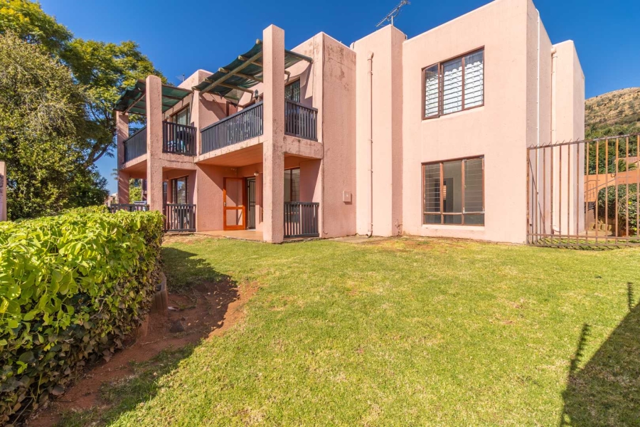 To Let 2 Bedroom Property for Rent in Little Falls Gauteng