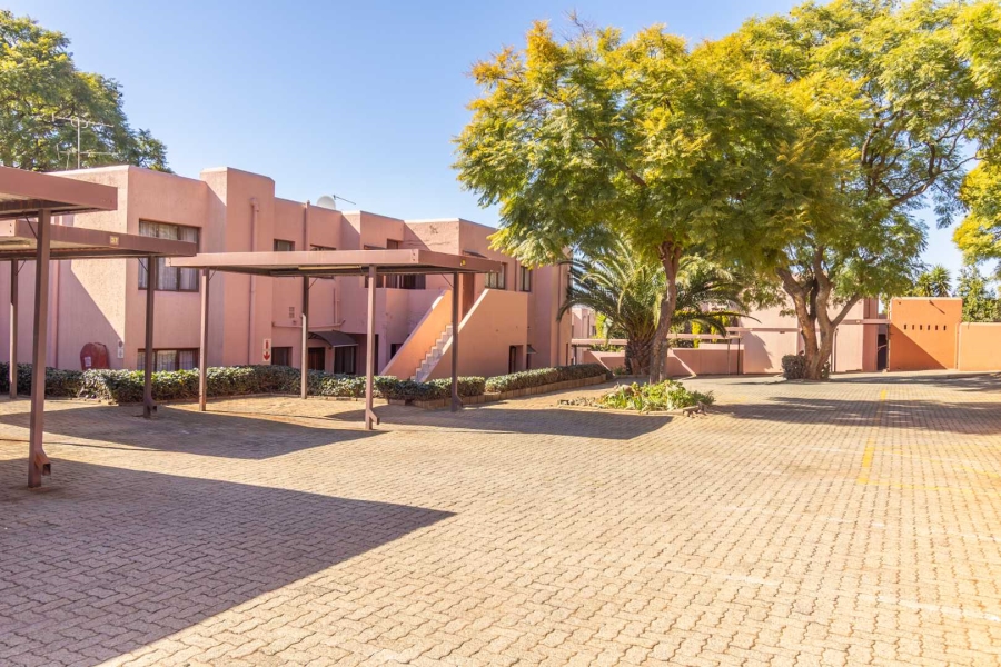 To Let 2 Bedroom Property for Rent in Little Falls Gauteng