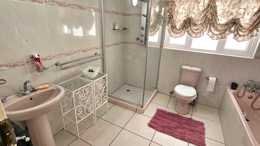 To Let 4 Bedroom Property for Rent in Bryanston Gauteng