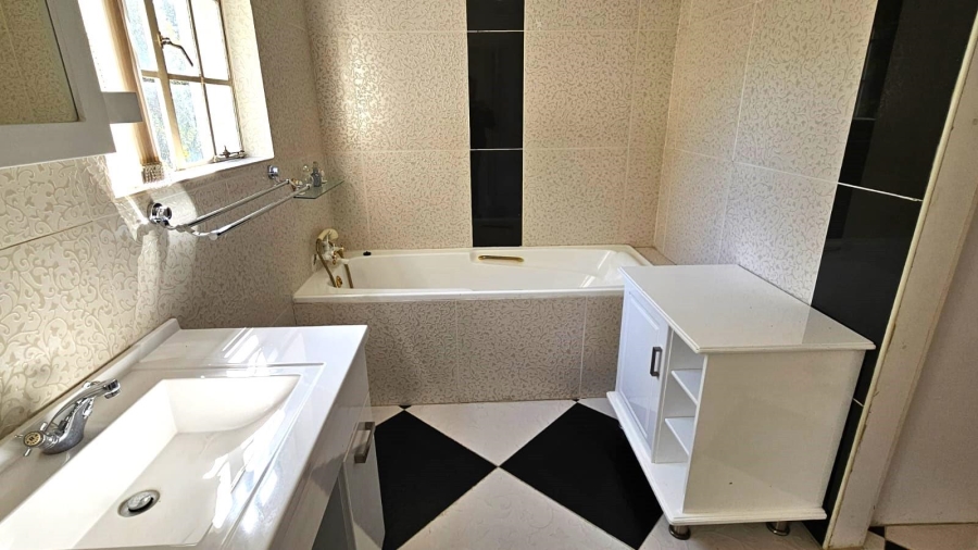 To Let 4 Bedroom Property for Rent in Bryanston Gauteng