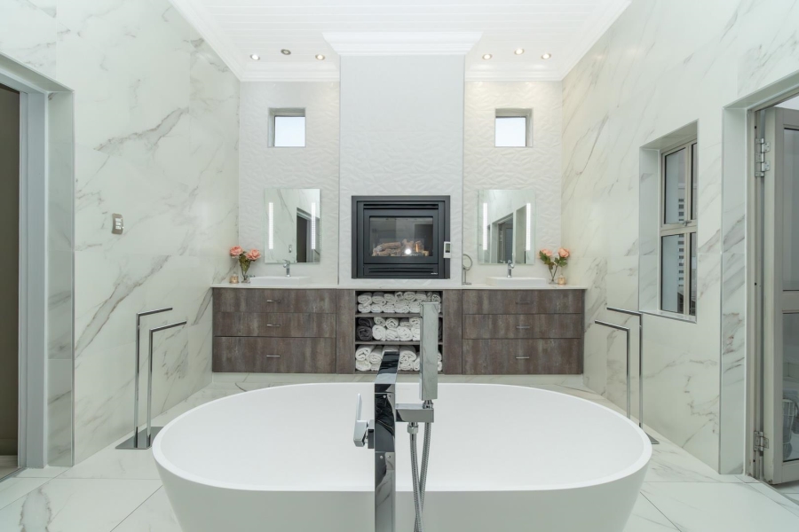 4 Bedroom Property for Sale in Waterfall Country Estate Gauteng