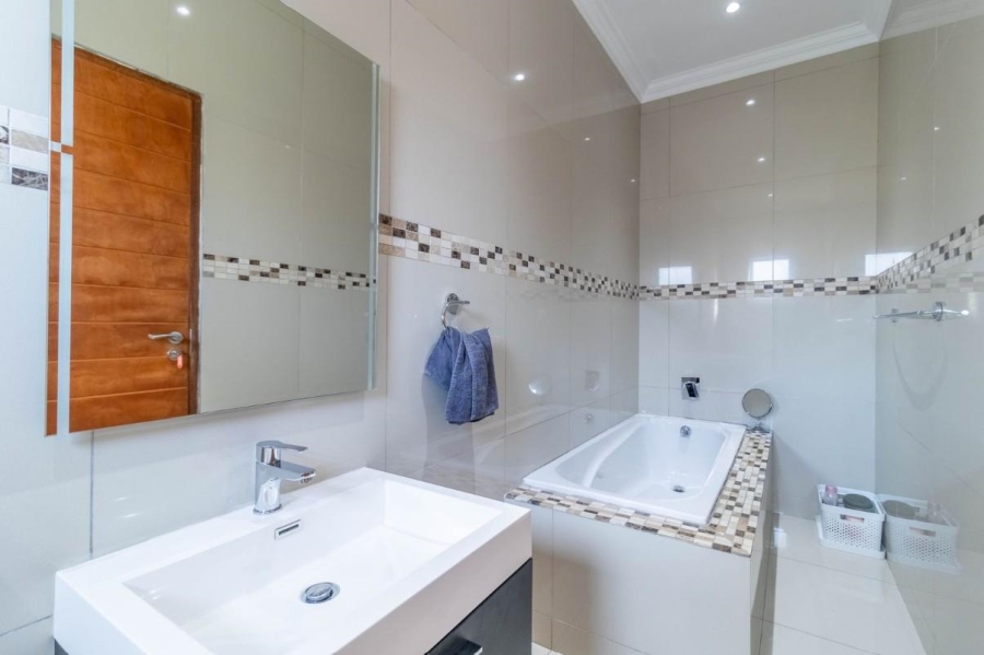 4 Bedroom Property for Sale in Eye of Africa Gauteng