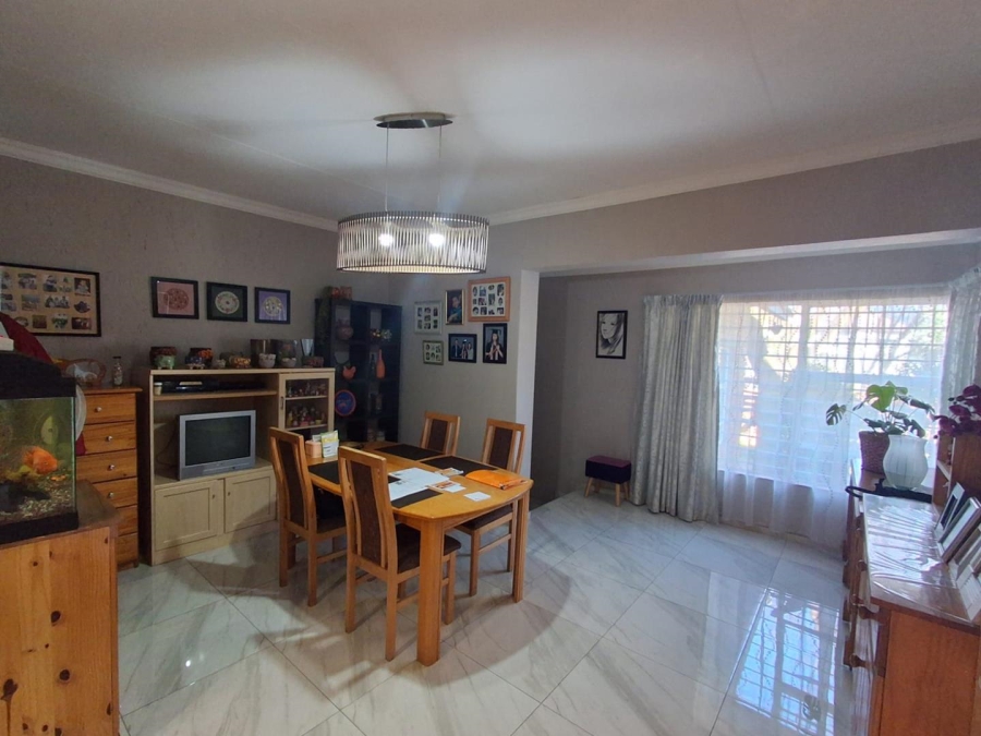 4 Bedroom Property for Sale in Glenvista Gauteng