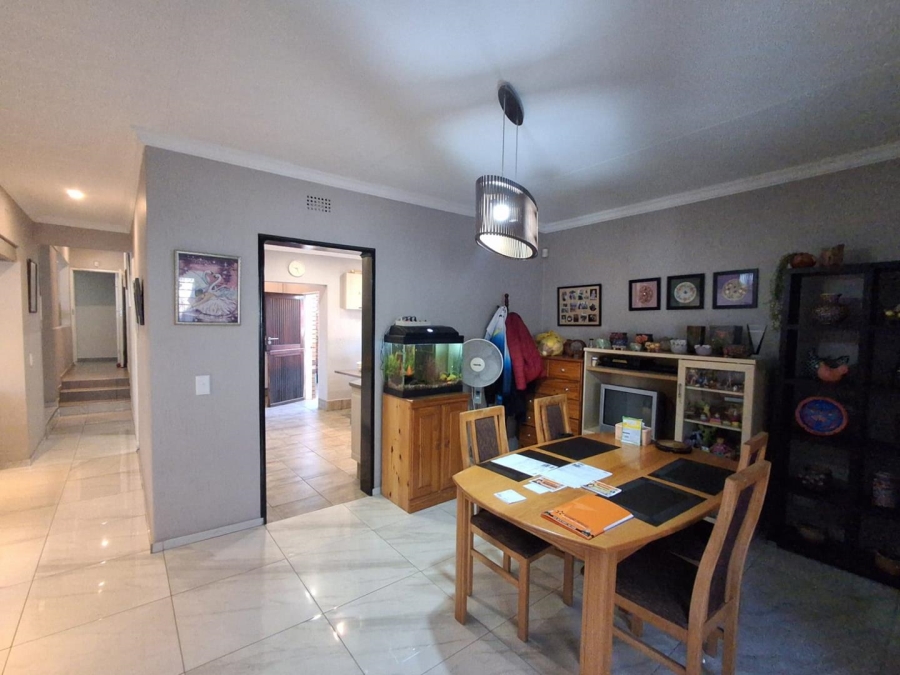 4 Bedroom Property for Sale in Glenvista Gauteng