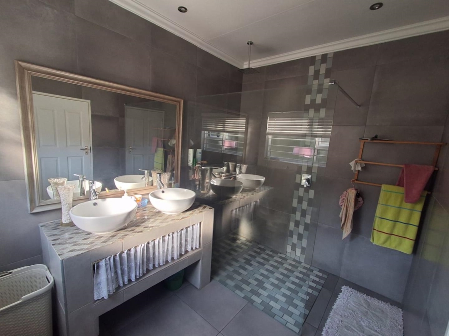 4 Bedroom Property for Sale in Glenvista Gauteng
