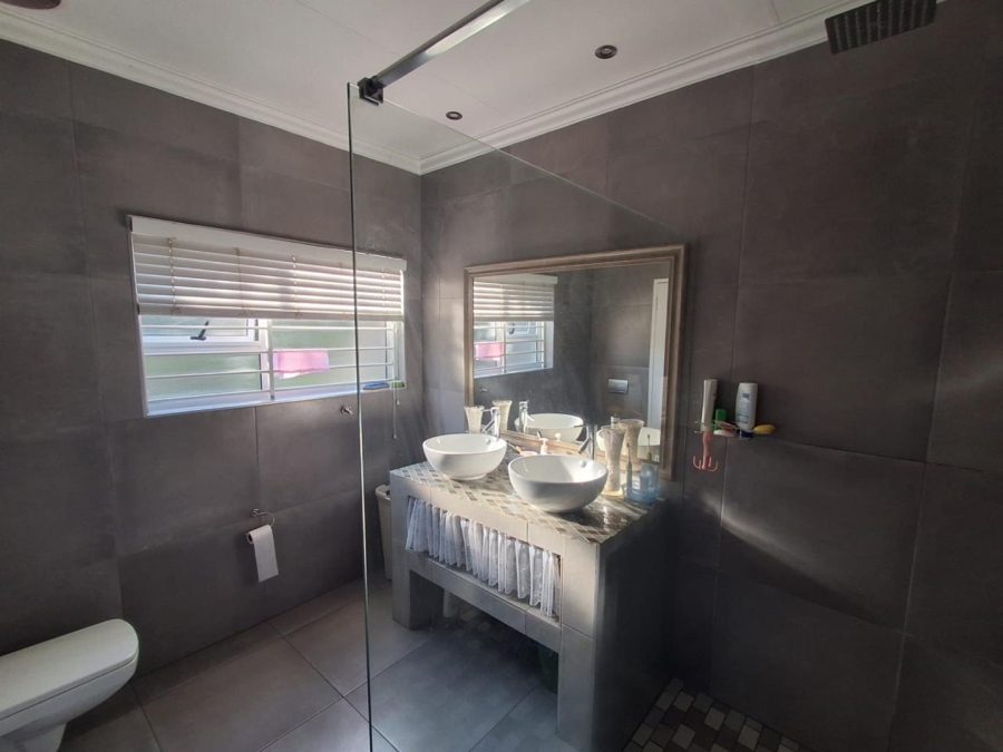 4 Bedroom Property for Sale in Glenvista Gauteng