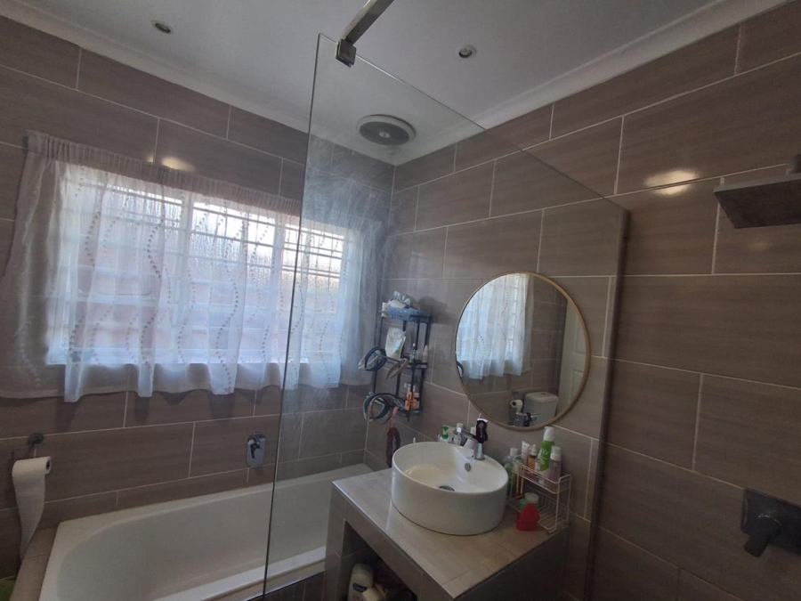 4 Bedroom Property for Sale in Glenvista Gauteng