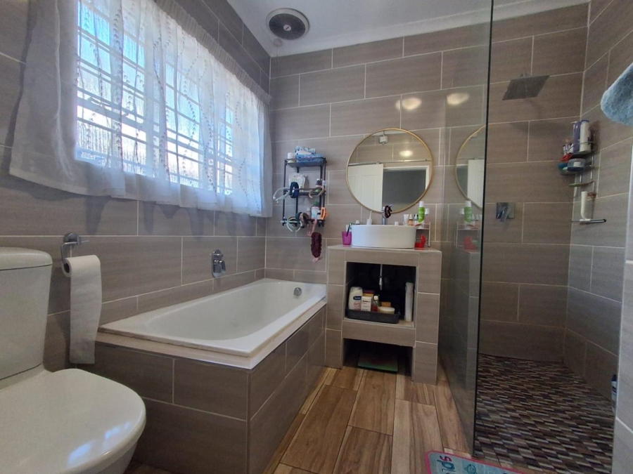 4 Bedroom Property for Sale in Glenvista Gauteng