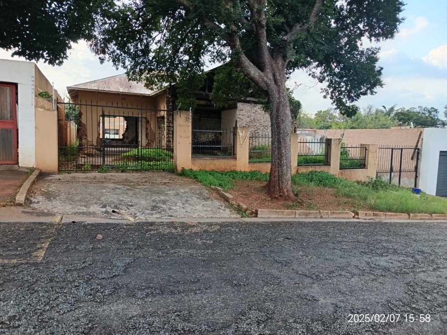 1 Bedroom Property for Sale in Westdene Gauteng