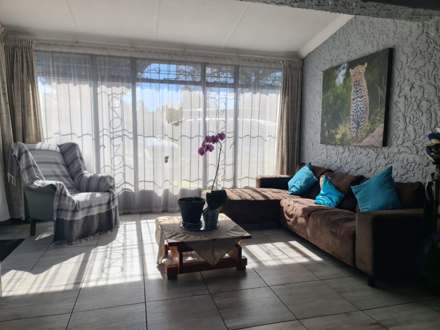 5 Bedroom Property for Sale in Edleen Gauteng