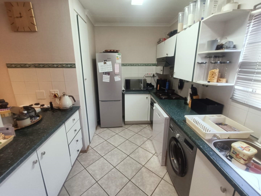 2 Bedroom Property for Sale in Die Hoewes Gauteng