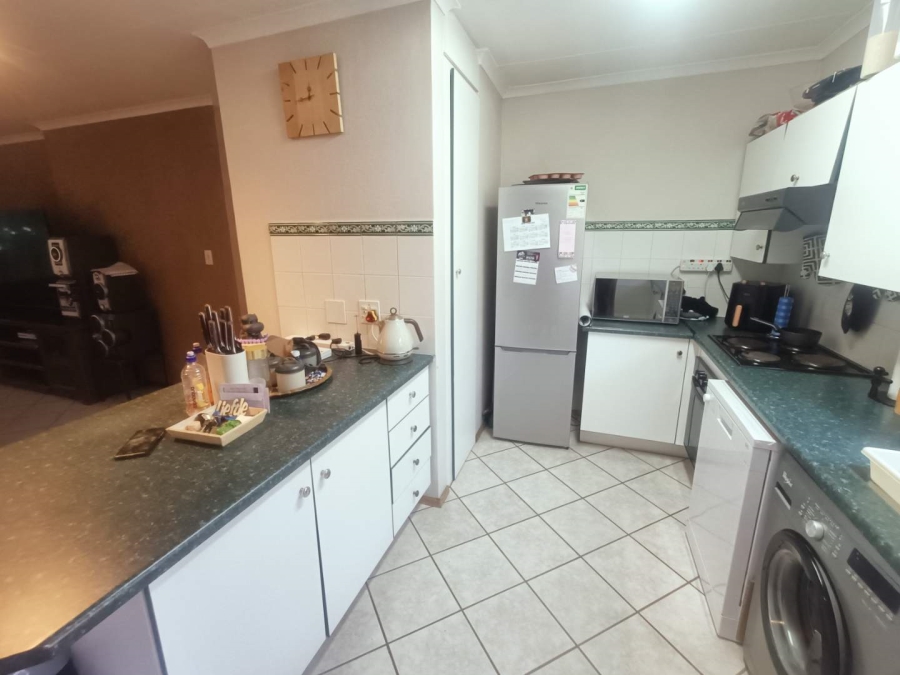 2 Bedroom Property for Sale in Die Hoewes Gauteng