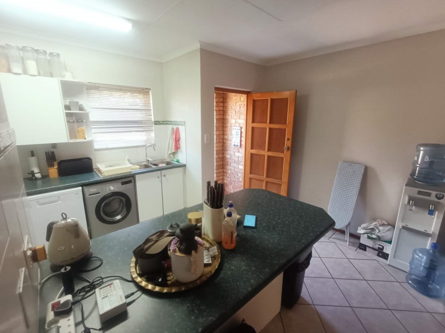2 Bedroom Property for Sale in Die Hoewes Gauteng