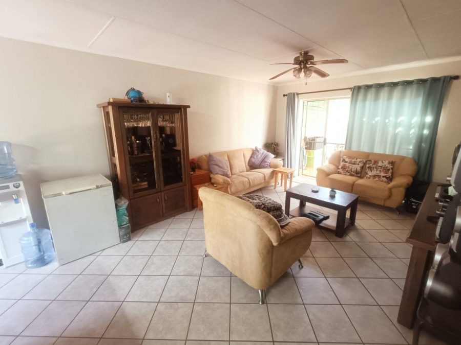 2 Bedroom Property for Sale in Die Hoewes Gauteng