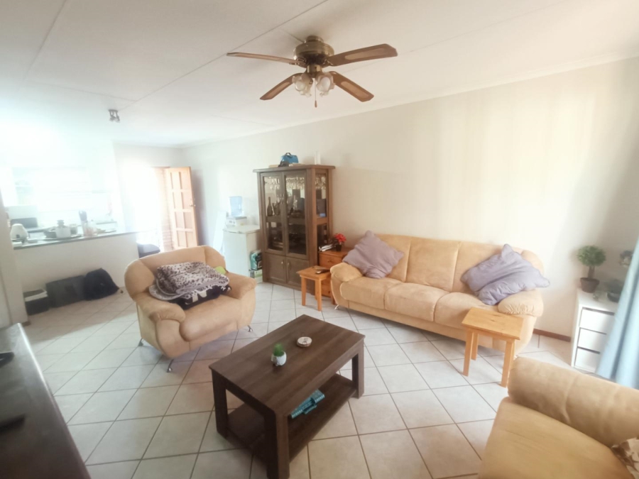 2 Bedroom Property for Sale in Die Hoewes Gauteng