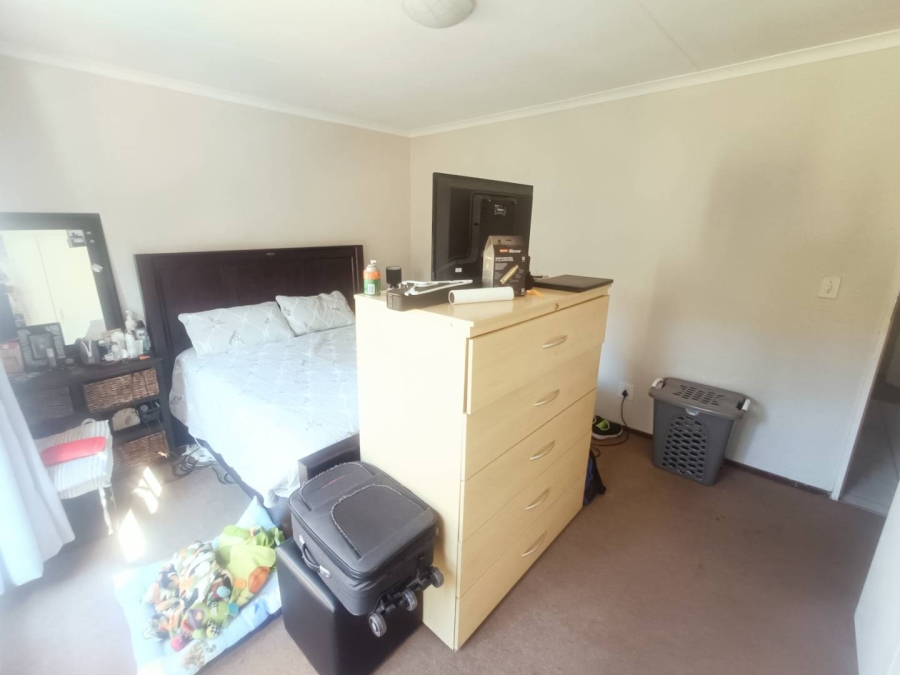 2 Bedroom Property for Sale in Die Hoewes Gauteng