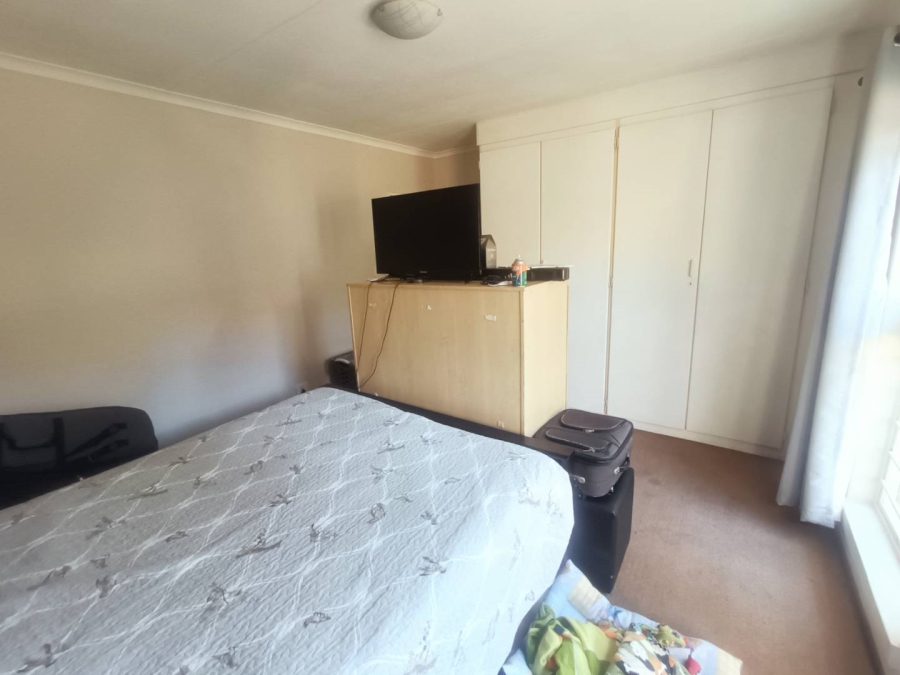 2 Bedroom Property for Sale in Die Hoewes Gauteng
