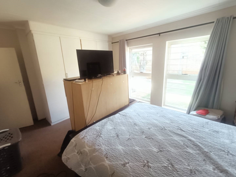 2 Bedroom Property for Sale in Die Hoewes Gauteng